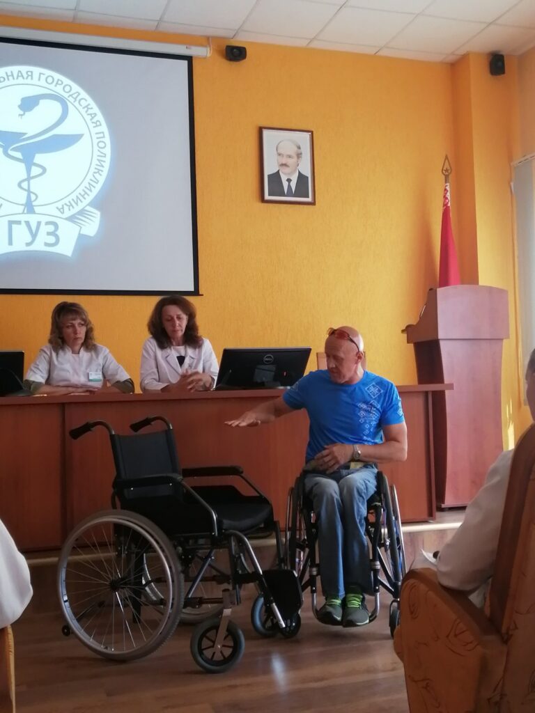Семинар по коммуникациям с людьми с ограниченными возможностями, передвигающимися на инвалидных колясках