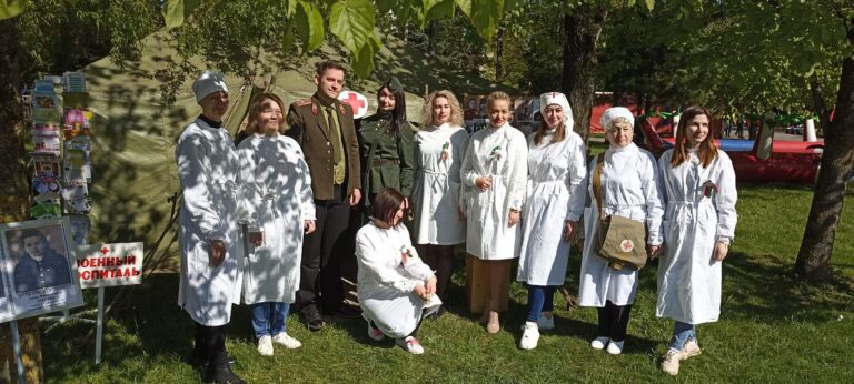 В рамках программы праздничных мероприятий посвящённых Дню Победы работала городская тематическая медицинская площадка «военного госпиталя»